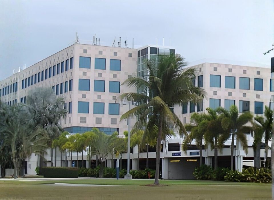 Palmetto Bay Village Center 18001 Old Cutler Road